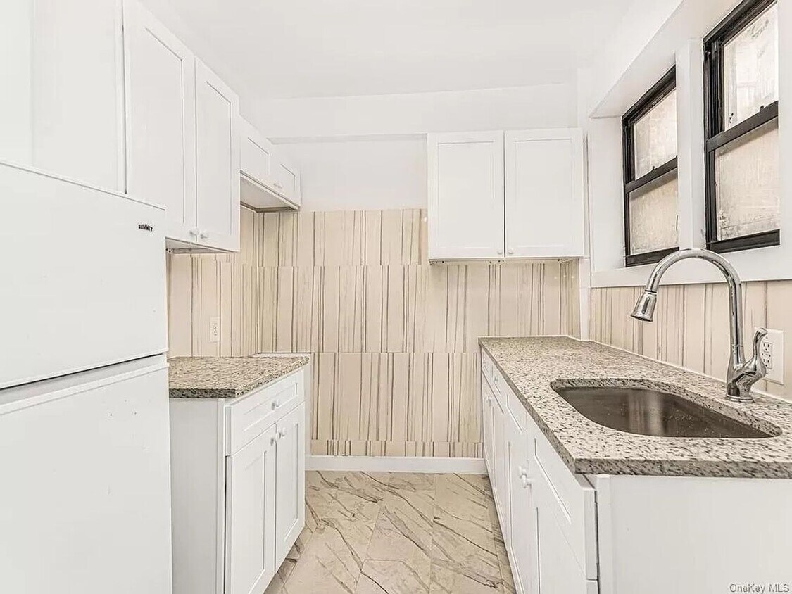 Primary Photo - BEAUTIFUL 1 BEDROOM 1 BATHROOM