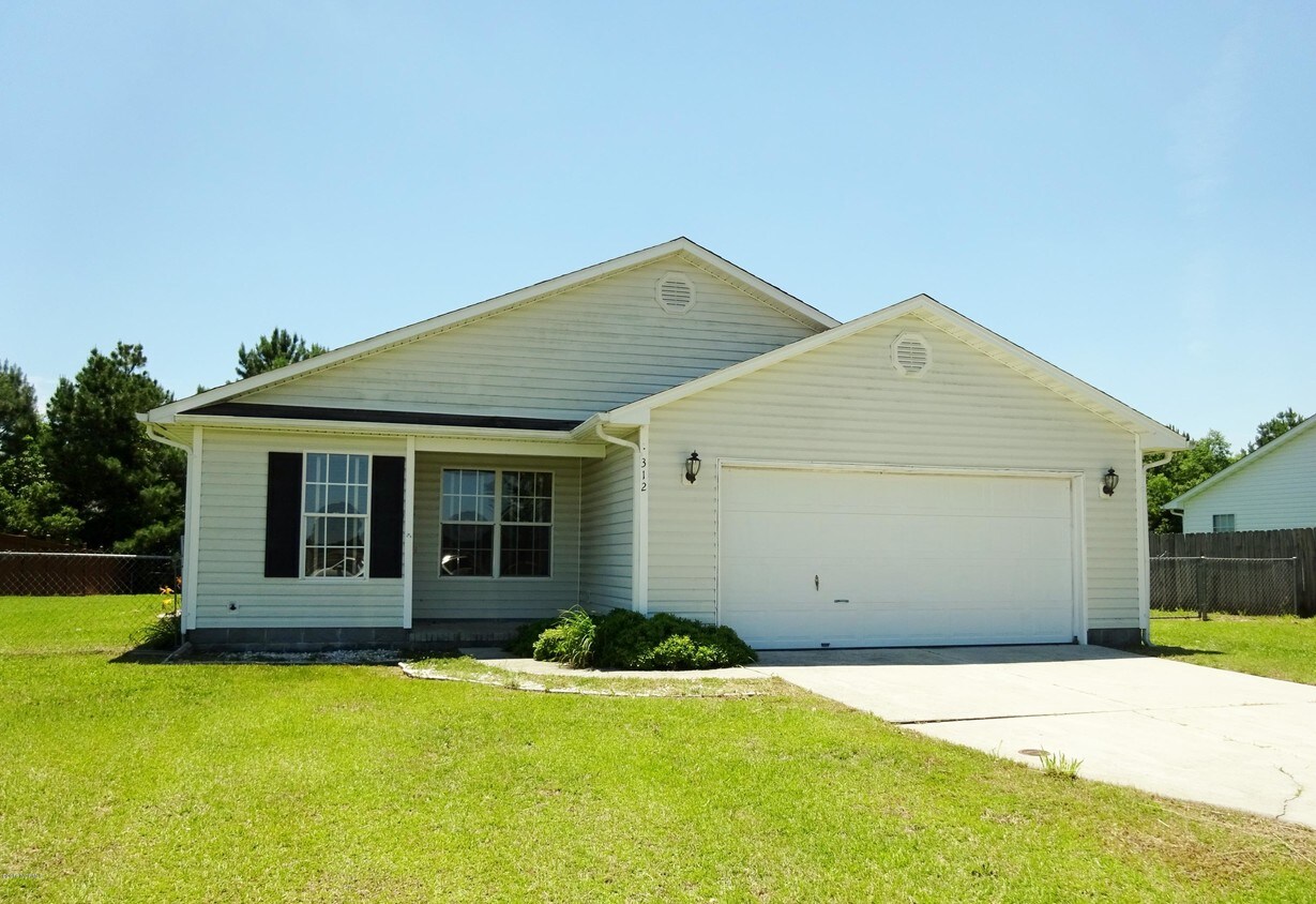 312 Commons Dr S, Jacksonville, NC 28546 House for Rent