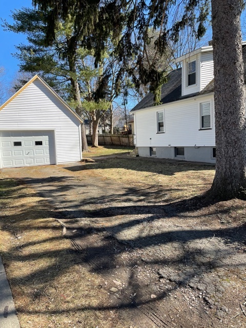 Garage/parking - 22 Elm St