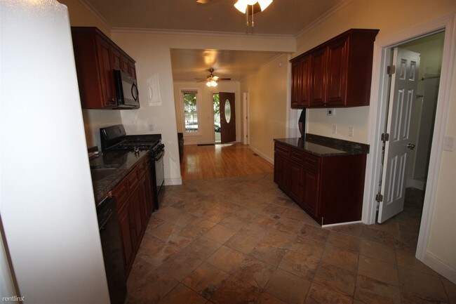 Foto del edificio - 4 br, 2 bath House - 110 Depot St