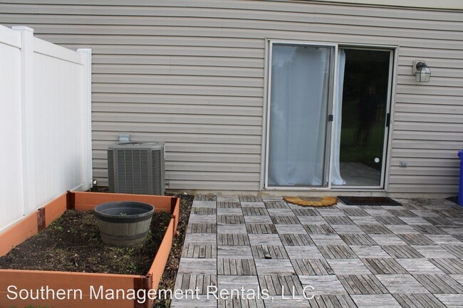 Building Photo - 3 br, 2.5 bath House - 102 Weatherburn Drive