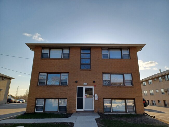 Building Photo - 4100 4th St NE