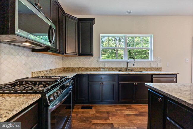 Building Photo - 555 English Oak Ln