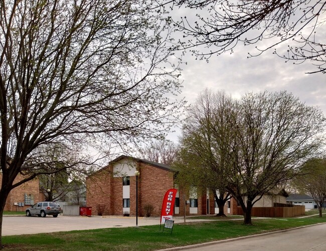 Exterior del Fieldcrest - Fieldcrest Apartments