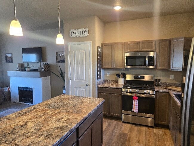 Foto del edificio - 5212 Crested Hill