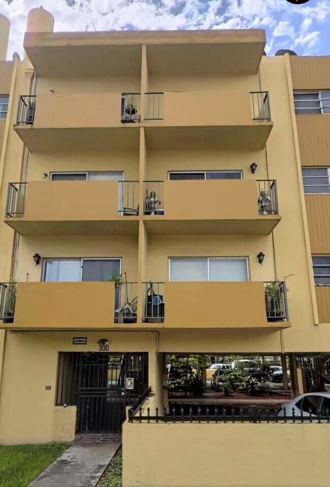 Foto del edificio - 300 NE 125th St