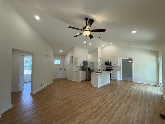 Building Photo - 47 Birch Ln