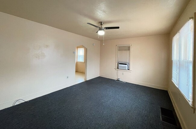 Building Photo - 7 N Elm St