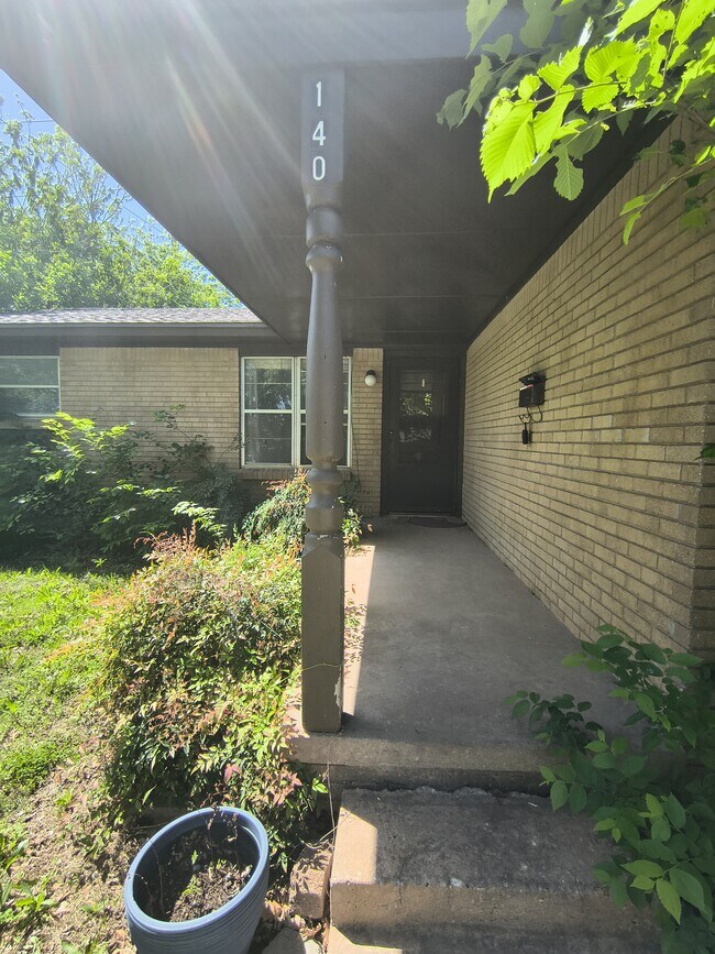 Foto del edificio - 140 Ridgecrest Rd