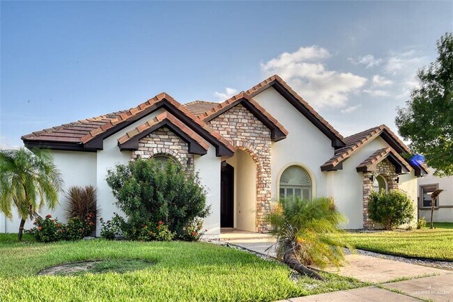Building Photo - 808 E Balboa Ave