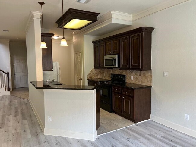 Building Photo - 2865 Westhollow Dr