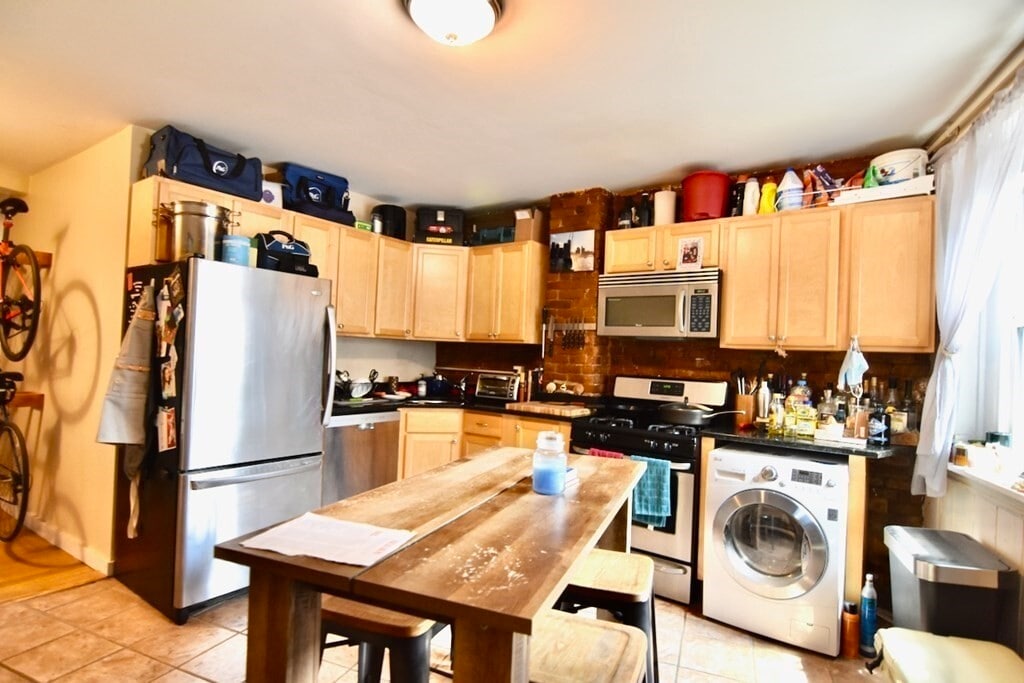 Primary Photo - 17 Savin Hill Ave