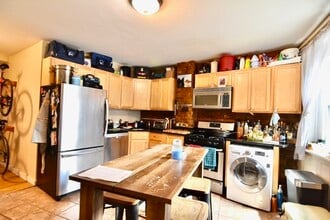 Building Photo - 17 Savin Hill Ave