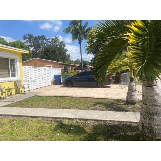 Foto del edificio - 10440 NW 28th Ct