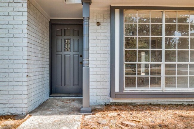 Foto del edificio - 12010 Cottonwood Ln