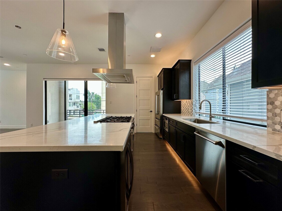 Foto principal - 5703 Maxie St