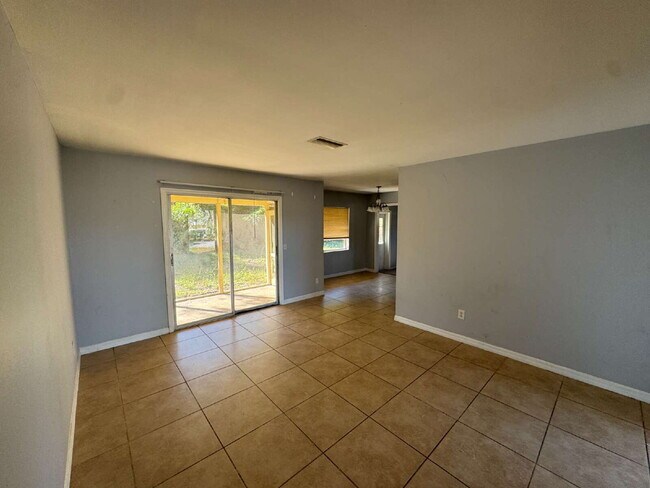 Foto del edificio - 301 Hickory Ln