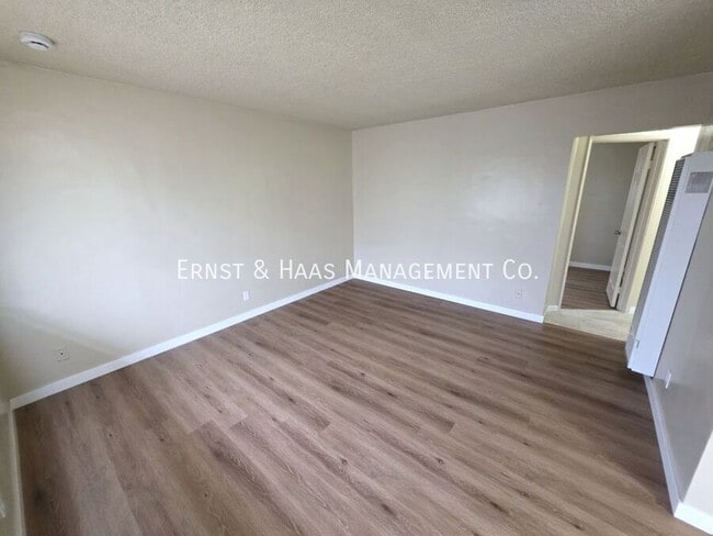 Foto del edificio - 9119 Rose St