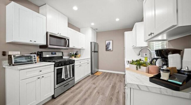 Kitchen - 612 E Regent St