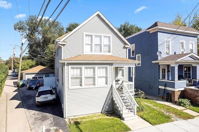 Building Photo - 9 Bergman Ct