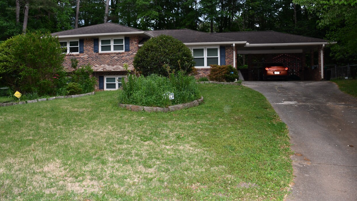 Primary Photo - 3561 Montreal Way