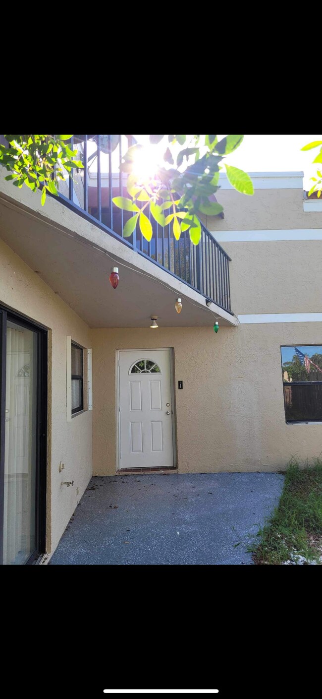 Foto del edificio - 3915 Village Dr