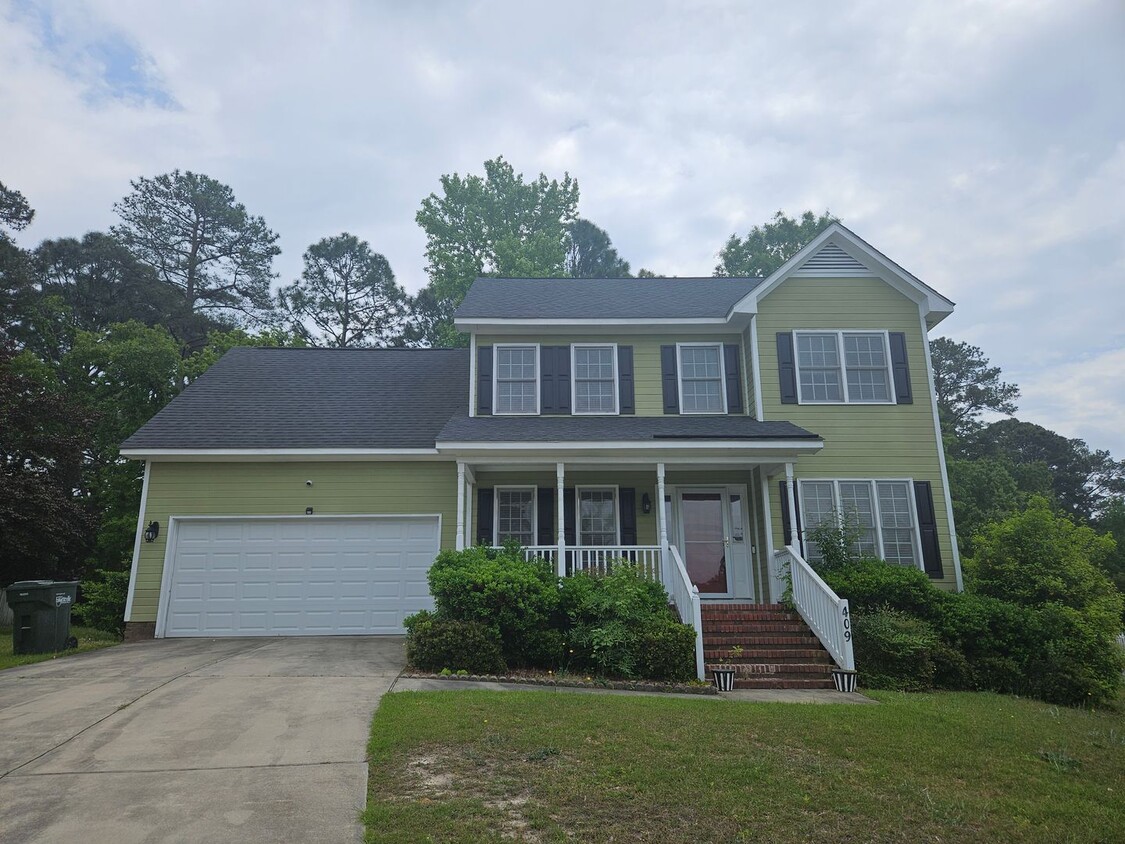 Primary Photo - 4 Bedroom, 2.5 Bath Home Located in the Es...