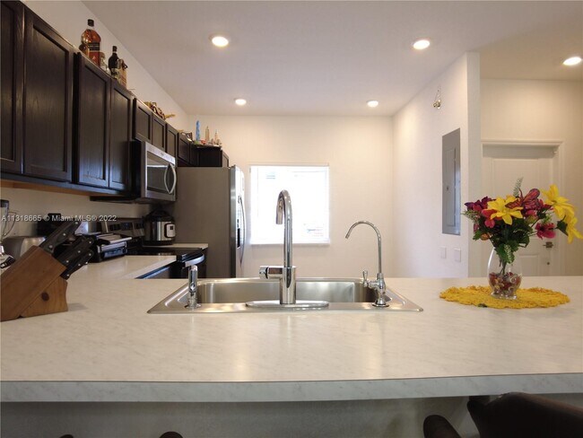 Foto del edificio - 2823 NW 181st St