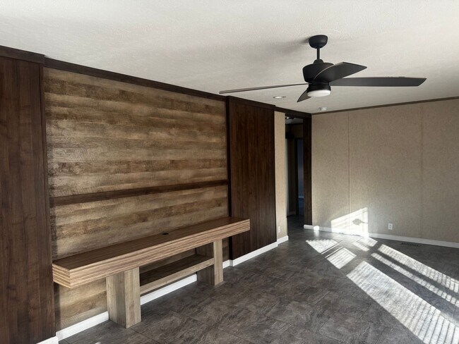 Foto del edificio - Spacious Four Bedroom Home - Pet Friendly and Horses Allowed!