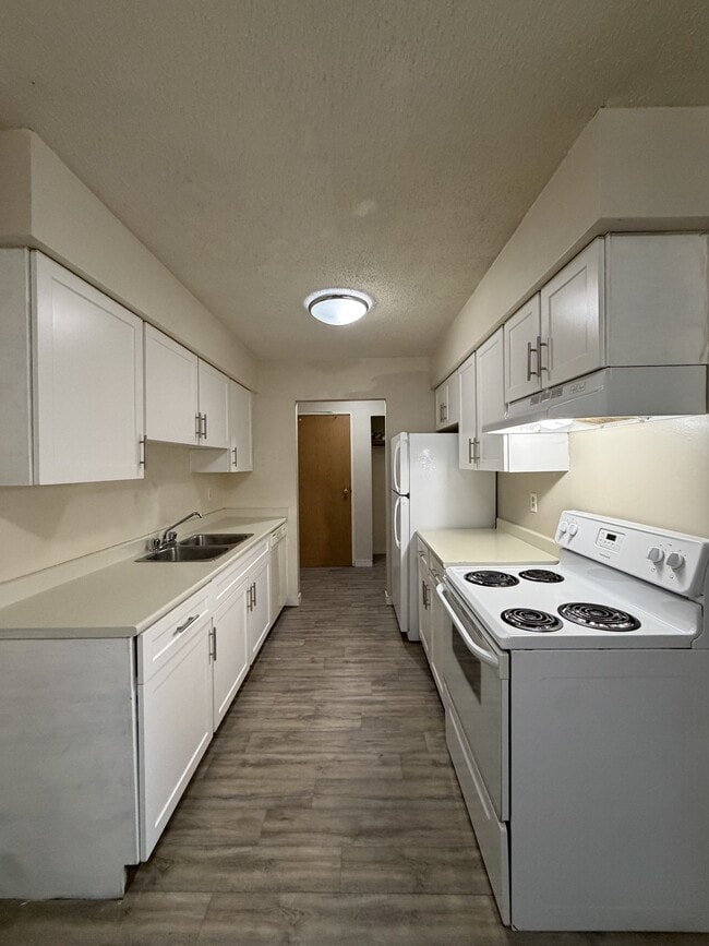 Building Photo - 45598-45598 McIntosh Dr