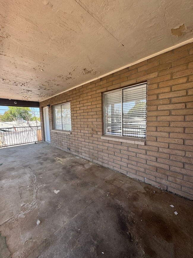 Building Photo - 738 W Pepper Pl