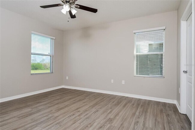 Building Photo - 2037 Van Buren Loop