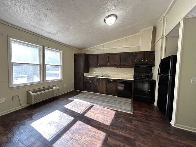 Building Photo - Apartment for Rent