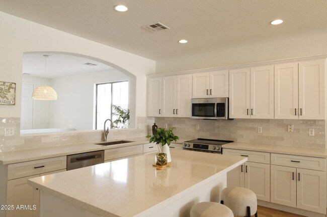 Foto del edificio - 1236 E Nightingale Ln