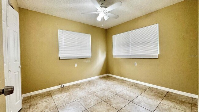 Building Photo - 2113 Bonneville Dr