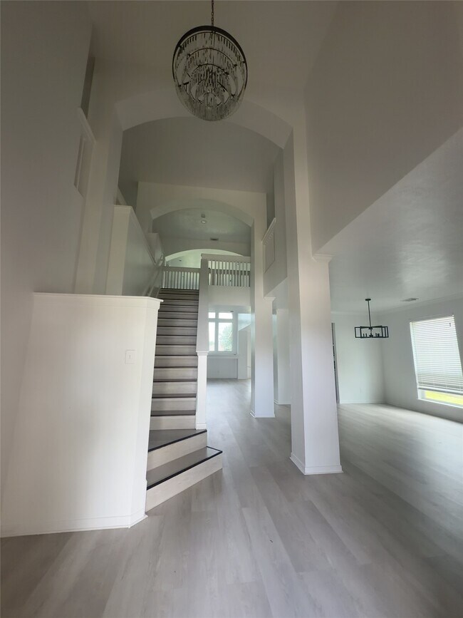 Foto del edificio - 17619 Trinity Meadow Ln