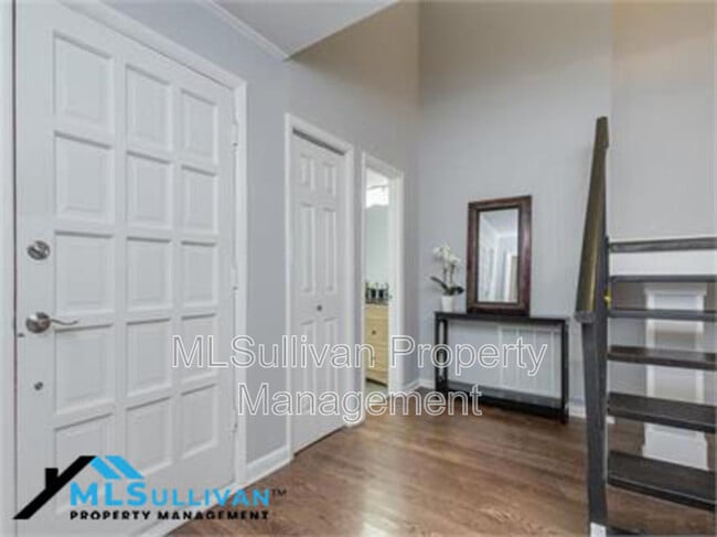Building Photo - 4100 Five Oaks Dr