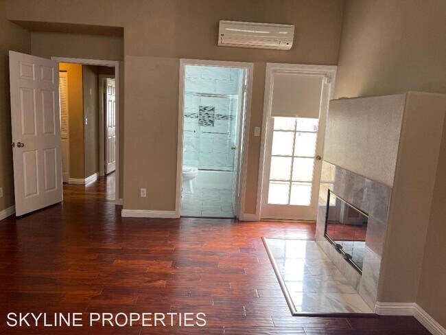Building Photo - 3 br, 2.5 bath House - 3121 E 10TH STREET #A