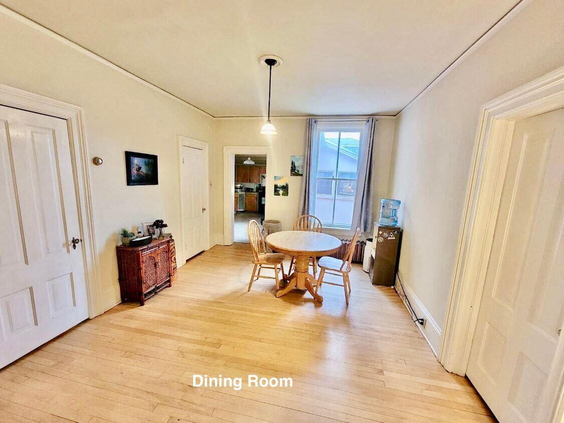 Primary Photo - 406 N Ewing St
