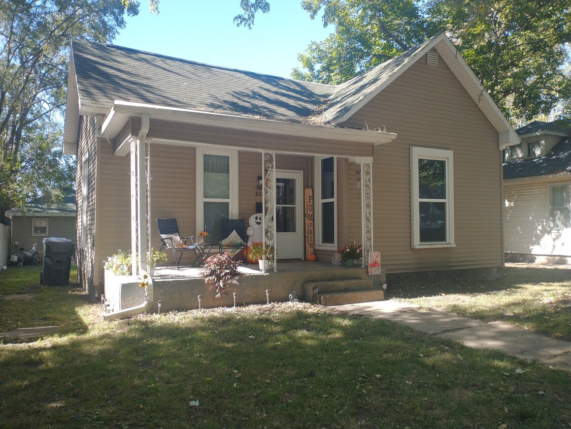 Primary Photo - 332 N 6th St