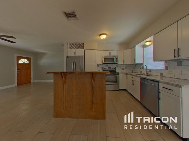 Building Photo - 1184 Robmar Rd