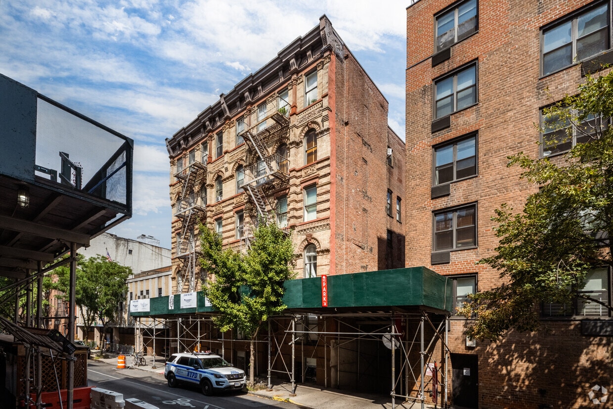 The Amos Street Condominiums Apartments in New York, NY