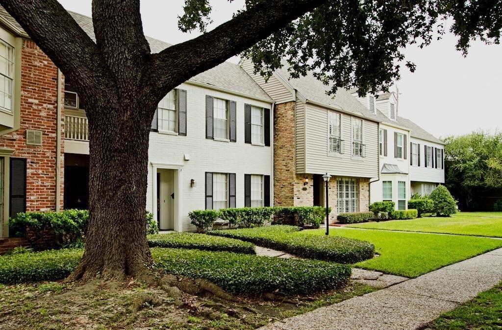 Primary Photo - 13072 Trail Hollow Dr