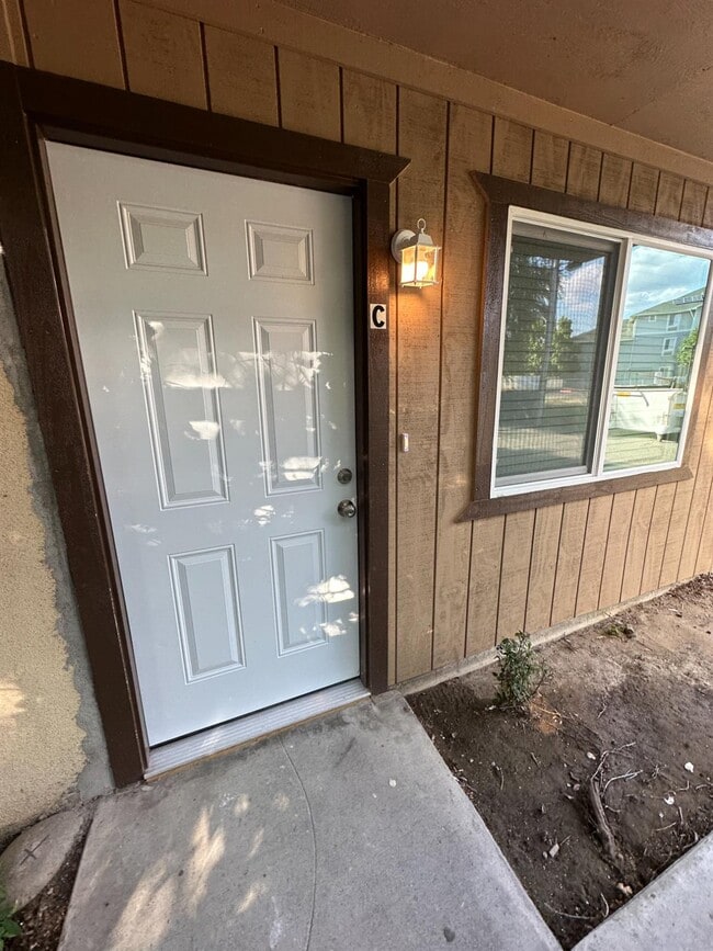 Foto del edificio - 1069 Cherry Ln