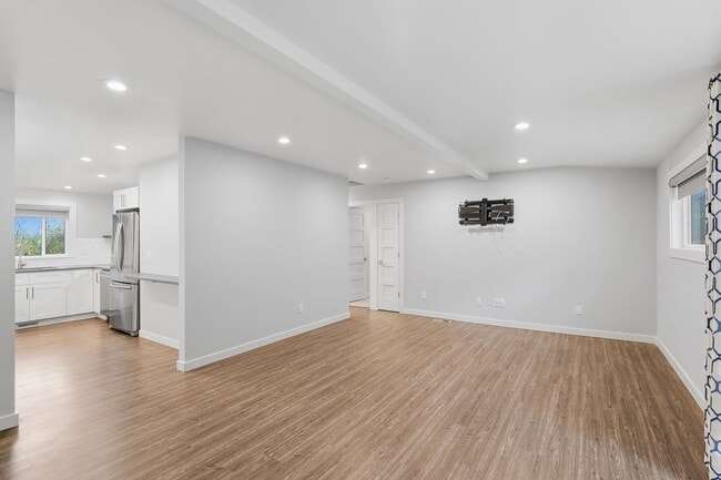 Foto del edificio - Stunning 4 Bedroom/2 Bathroom West Linn Retreat with Designer Firepit & Gorgeous Views!