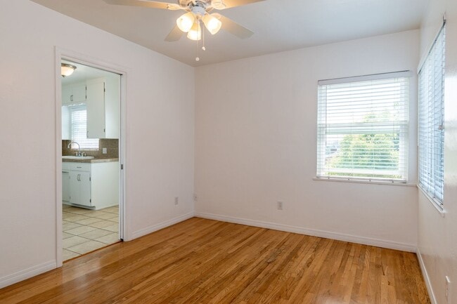 Building Photo - Nice 2 bedroom, 1 bath Apartment with Storage