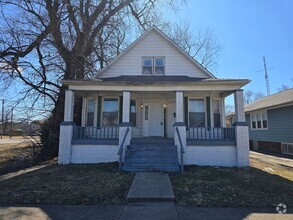 Building Photo - 1532 E Reynolds St