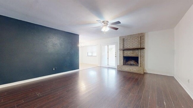 Building Photo - 1604 Wildflower Dr