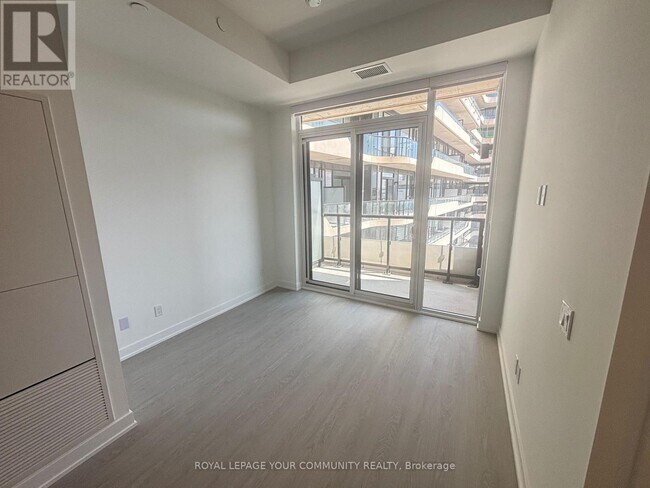 Photo du bâtiment - 8188-8188 Yonge St