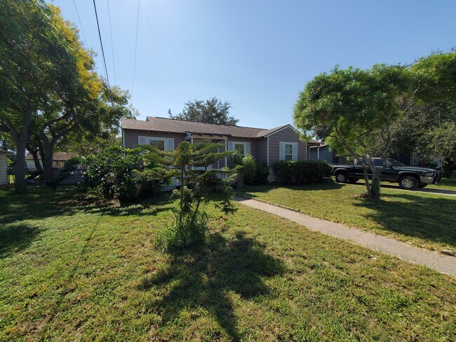 Building Photo - 4413 N Cornelia Circle